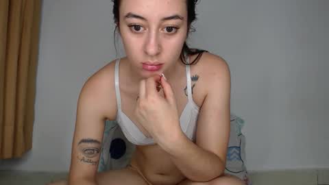 Snapshot of chloe_vahos chatting on 09.23.25 Chloe  online show from 09.23.25