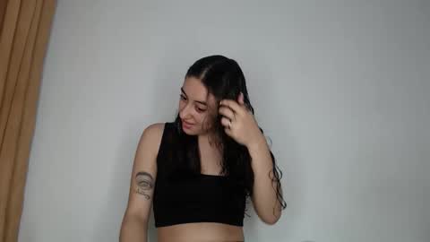 Snapshot of chloe_vahos chatting on 09.25.25 Chloe  online show from 09.25.25