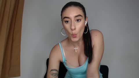 Snapshot of chloe_vahos chatting on 09.29.25 Chloe  online show from 09.29.25