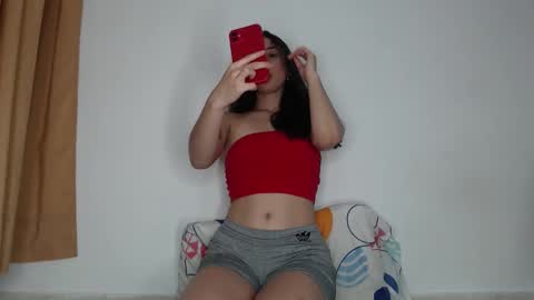 Snapshot of chloe_vahos chatting on 10.06.25 Chloe  online show from 10.06.25