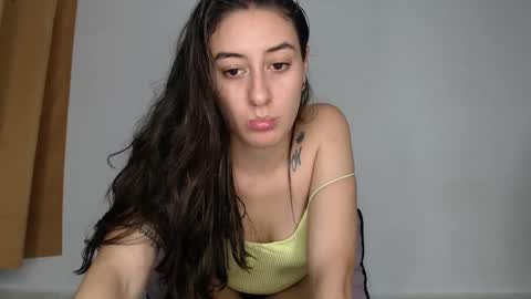 Snapshot of chloe_vahos chatting on 10.10.25 Chloe  online show from 10.10.25