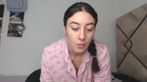 Snapshot of chloe_vahos chatting on 10.10.25 Chloe  online show from 10.10.25