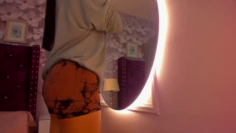 Snapshot of chloe_watson_ chatting on 09.24.25 online show from 09.24.25