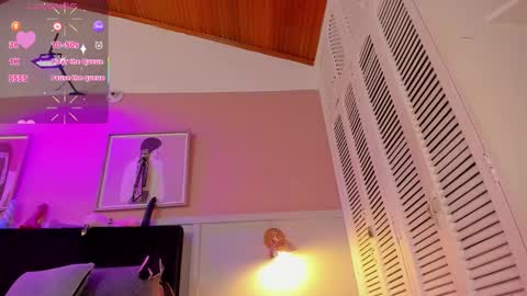 Snapshot of chloe_watson_ chatting on 10.09.25 online show from 10.09.25