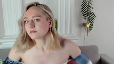 Chloe Deccker online show from 05.27.26