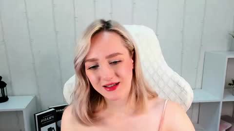 Chloe Deccker online show from 06.04.26