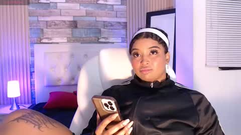 Snapshot of chloee_hs chatting on 09.17.25 chloee_hs online show from 09.17.25