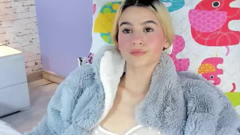 Snapshot of chloeelaurent chatting on 10.25.25 ChloeeLaurent online show from 10.25.25