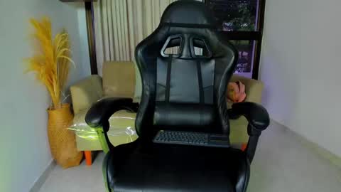 chloegils online show from 10.29.25