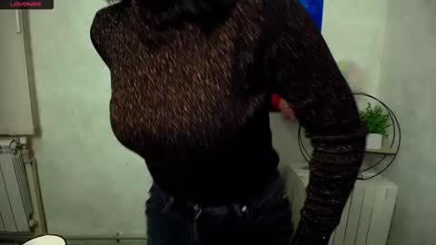 Snapshot of chloejill_ chatting on 11.08.25 Chloe online show from 11.08.25