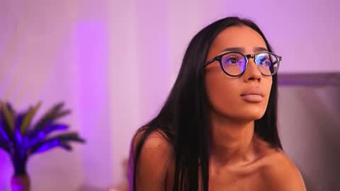 Snapshot of chloeobrilx chatting on 09.21.25 Chlo online show from 09.21.25