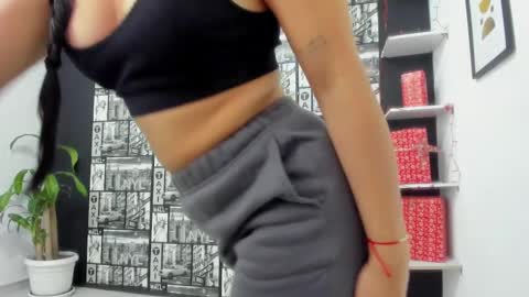 Snapshot of chloeturner_ chatting on 01.05.25 ChloeTurner online show from 01.05.25