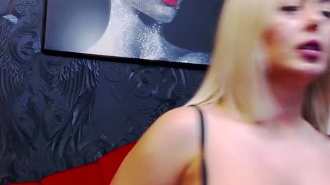 Chloe Vee online show from 01.20.25