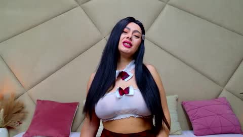 Chloe Vee online show from 11.29.25