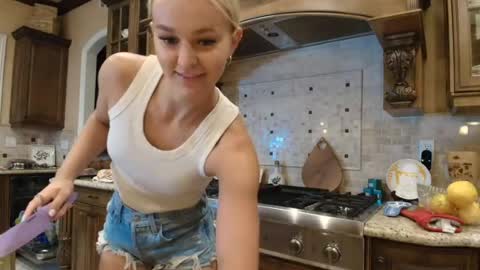 Snapshot of chloexbabe chatting on 07.12.26 Chloe Babe online show from 07.12.26