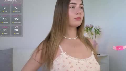 Snapshot of chloi_hes chatting on 09.18.25 chloi_hes online show from 09.18.25