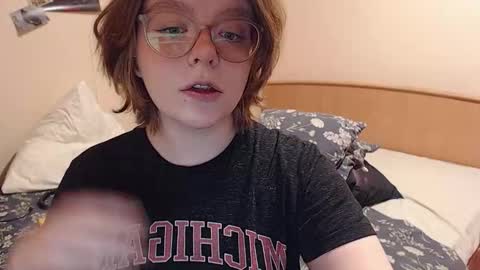 Snapshot of chmiri chatting on 10.26.25 chmiri online show from 10.26.25