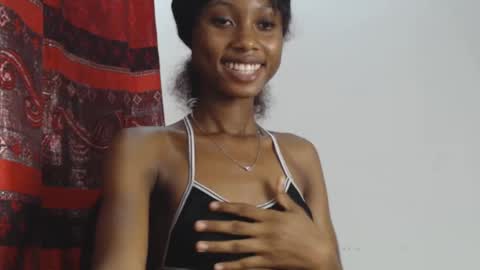 Snapshot of choco_petitqueen chatting on 12.13.24 choco_petitqueen online show from 12.13.24