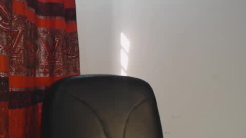 Snapshot of choco_petitqueen chatting on 12.20.24 choco_petitqueen online show from 12.20.24