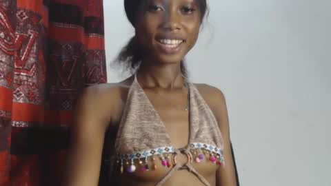 Snapshot of choco_petitqueen chatting on 12.26.24 choco_petitqueen online show from 12.26.24