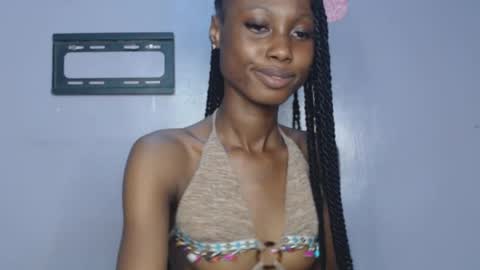 Snapshot of choco_petitqueen chatting on 01.10.25 choco_petitqueen online show from 01.10.25