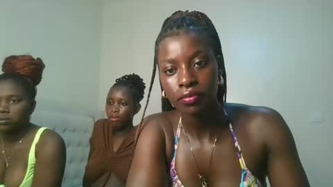 Snapshot of chocolate_iva chatting on 10.17.25 Iva online show from 10.17.25