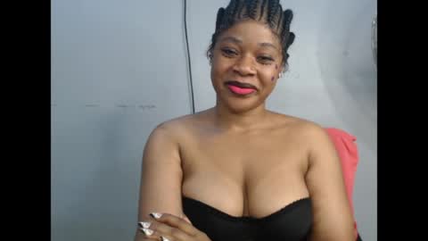 Snapshot of chocox_petitqueen chatting on 07.16.26 ethereal online show from 07.16.26