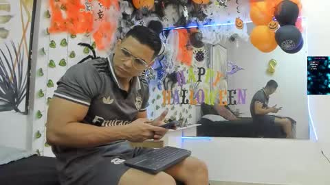 Snapshot of choreythaiylor chatting on 11.02.25 Chorey Thaylor online show from 11.02.25