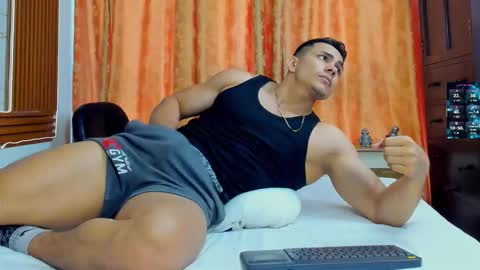 Snapshot of choreythaiylor chatting on 12.03.25 Chorey Thaylor online show from 12.03.25