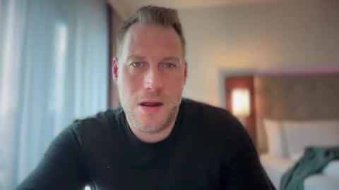 Snapshot of chris2021x chatting on 02.12.25 Chris online show from 02.12.25