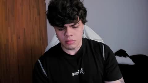 Chris Cooper Independent model online show from 02.21.25