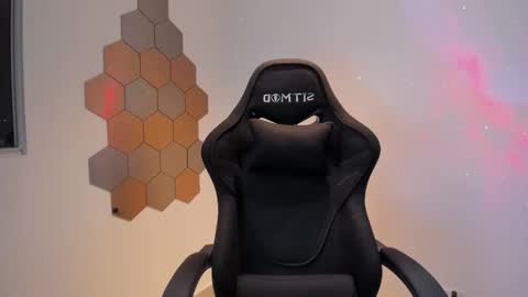 Chris Cooper Independent model online show from 11.30.25