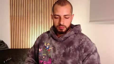 cris         Twitter magnum101010 insta magnumc20 online show from 10.23.25