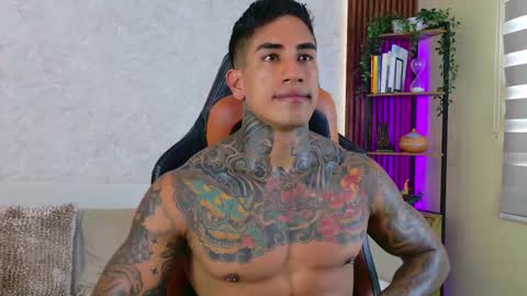 Snapshot of chris_reilly chatting on 09.28.25 chris reilly online show from 09.28.25