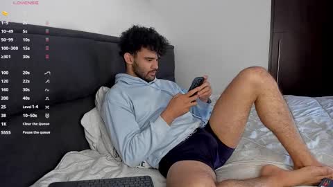 Im Chirs IM MODEL INDEPENDT online show from 01.22.25