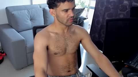 Im Chirs IM MODEL INDEPENDT online show from 02.18.25