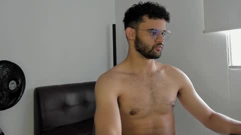 Im Chirs IM MODEL INDEPENDT online show from 09.16.25