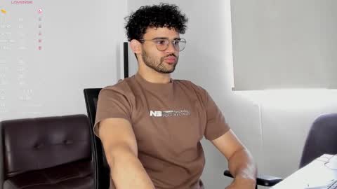 Im Chirs IM MODEL INDEPENDT online show from 10.27.25