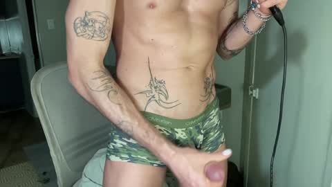 Snapshot of chriscool93 chatting on 01.02.25 Content creator artist online show from 01.02.25