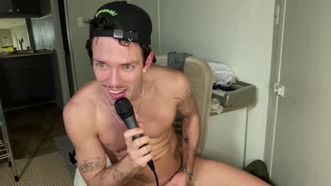 Snapshot of chriscool93 chatting on 01.02.25 Content creator artist online show from 01.02.25