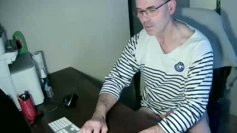 Snapshot of chriscountry chatting on 11.15.25 ChrisXoxo online show from 11.15.25