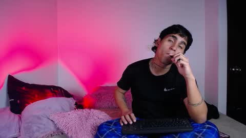 Christian Wang online show from 10.14.25