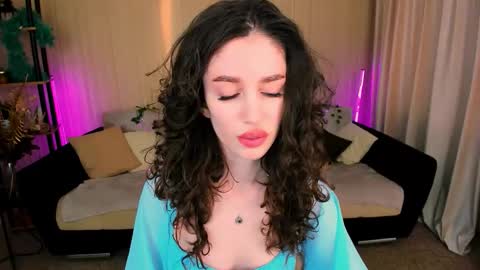Snapshot of christinaconteeree chatting on 09.10.25 christinaconteeree online show from 09.10.25