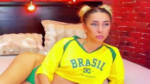 Snapshot of christyna_ross chatting on 02.25.26 christyna_ross online show from 02.25.26