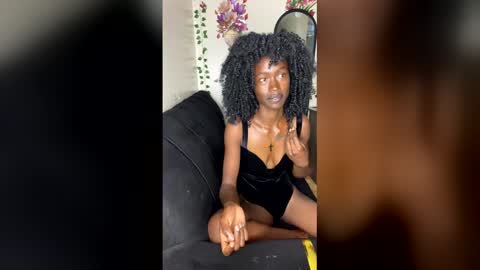 Snapshot of chroe22 chatting on 12.18.25 chroe22 online show from 12.18.25