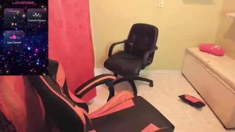 Snapshot of chubby_sex96 chatting on 10.15.25 kate online show from 10.15.25