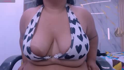 Snapshot of chuby_pau chatting on 10.22.25 paula online show from 10.22.25