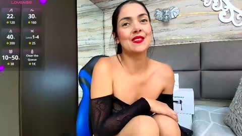 Snapshot of ciara_connor chatting on 02.11.25 ... ... online show from 02.11.25