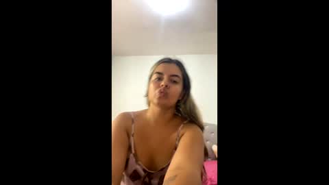 Snapshot of cielo_sky_blue chatting on 06.08.26 Azul online show from 06.08.26