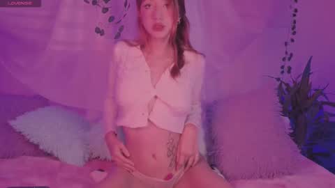 Snapshot of cinderella_lewis chatting on 10.19.25 Sofi Eva and Mey online show from 10.19.25